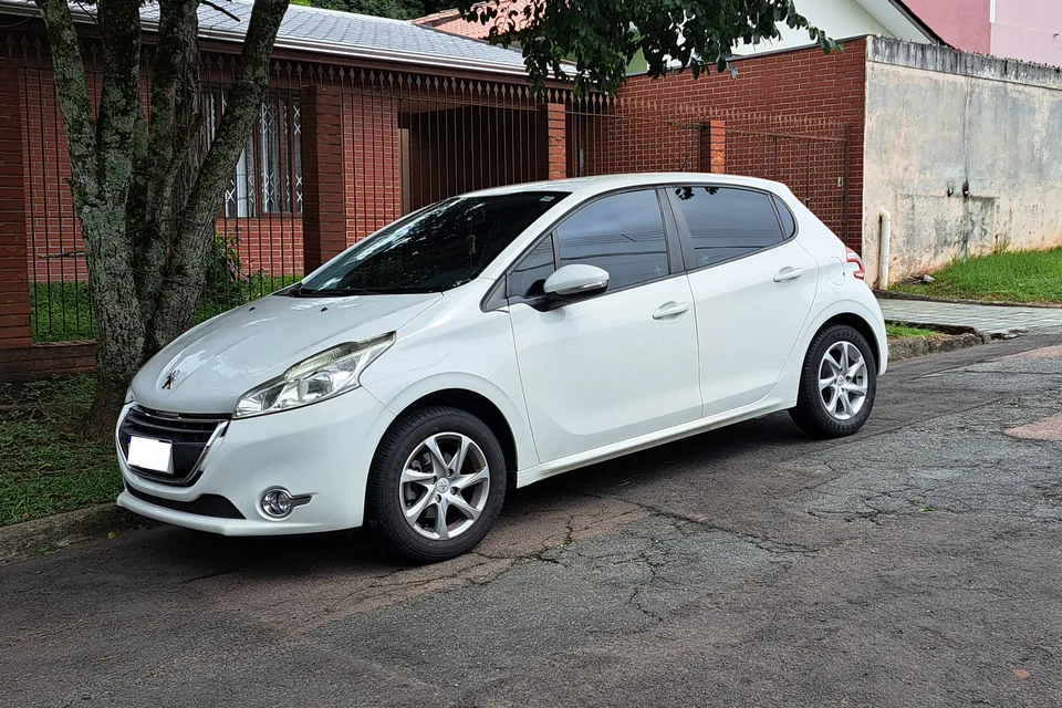 New 208 Allure Turbo 200 FLEX 24/24 CVT — Peugeot